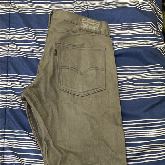 Levis - Picture 2 of 3